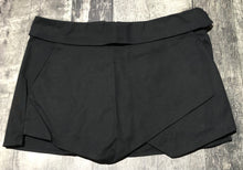Load image into Gallery viewer, Sunday Best black skort - Hers size 8
