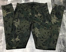 Load image into Gallery viewer, Joe’s dark green/black low rise skinny pants - Hers size 26
