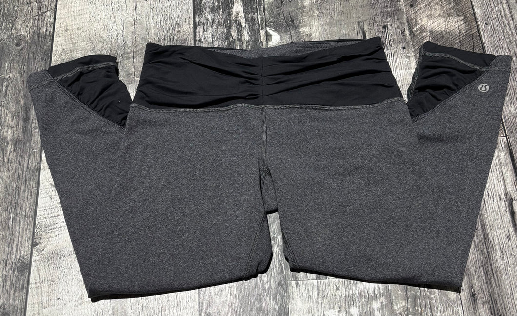 lululemon grey/black capris -Hers size 8