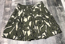 Load image into Gallery viewer, BCBG cream/green skirt - Hers size 4
