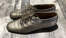 Load image into Gallery viewer, Roberto Capucci bronze oxford shoes - Hers size 8
