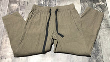 Load image into Gallery viewer, Babaton taupe pants - Hers size S
