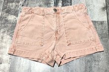 Load image into Gallery viewer, American peach high rise shorts - Hers size 4
