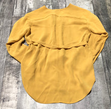 Load image into Gallery viewer, Wilfred yellow button up blouse - Hers size XXS
