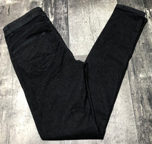 Load image into Gallery viewer, United Colors of Bentton dark blue high rise skinny jeans - Hers size 25
