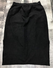 Load image into Gallery viewer, Wilfred Free black mid length fake suede skirt - Hers size 6
