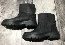 Load image into Gallery viewer, UGG black boots - Hers size 8
