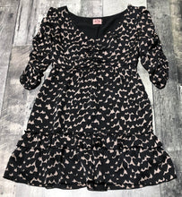 Load image into Gallery viewer, Juicy Couture black/baby pink 100% silk dress - Hers size 4
