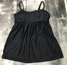 Load image into Gallery viewer, lululemon black athletic tank top - Hers size 6
