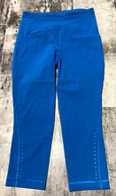Load image into Gallery viewer, lululemon bright blue crop leggings - Hers size 6
