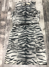 Load image into Gallery viewer, Michael Kors grey/black dress - Hers size 0
