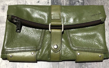 Load image into Gallery viewer, Matt &amp; Nat green clutch
