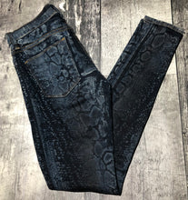 Load image into Gallery viewer, Hudson dark blue low rise skinny jeans - Hers size 25
