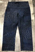 Load image into Gallery viewer, lululemon navy blue capri leggings - Hers size 4
