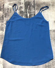 Load image into Gallery viewer, Babaton blue tank top blouse - Hers size XS
