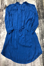 Load image into Gallery viewer, Babaton blue long sleeve 100% silk dress - Hers size XXS
