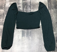 Load image into Gallery viewer, Sunday Best dark green crop long sleeve - Hers size XXS
