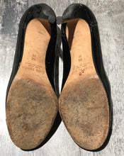 Load image into Gallery viewer, Kate Spade black heels - Hers size 9.5
