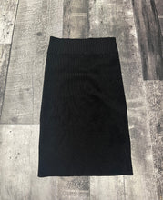 Load image into Gallery viewer, BCBG black skirt - Hers size M
