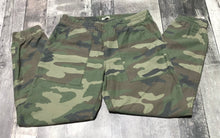 Load image into Gallery viewer, TNA green/brown camo pants - Hers size M
