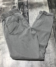 Load image into Gallery viewer, Paige grey pants - Hers size 26
