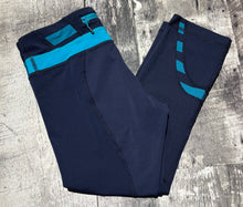 Load image into Gallery viewer, lululemon blue/navy capris - Hers size 6
