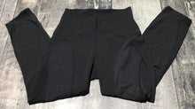 Load image into Gallery viewer, lululemon black ankle leggings - Hers size 6

