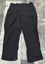 Load image into Gallery viewer, lululemon black capris - Hers size 4

