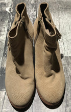 Load image into Gallery viewer, Guess beige booties - Hers size 7.5
