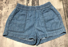 Load image into Gallery viewer, BCBG blue mid rise shorts - Hers size XXS
