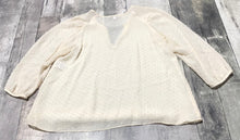 Load image into Gallery viewer, Babaton cream 80% silk blouse - Hers size M
