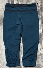 Load image into Gallery viewer, lululemon teal/black cropped leggings - Hers size 4
