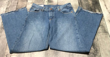 Load image into Gallery viewer, GAP blue low rise wide leg jeans - Hers size 27

