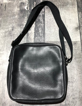 Load image into Gallery viewer, Matt &amp; Nat black purse
