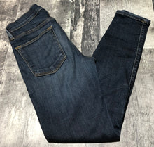 Load image into Gallery viewer, Frame dark blue high rise skinny jeans - Hers size 25
