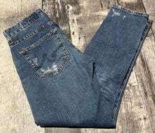 Load image into Gallery viewer, AG blue mid rise jeans - Hers size 24
