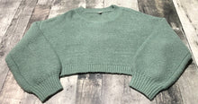 Load image into Gallery viewer, Garage sage green crop knot sweater - Here size L
