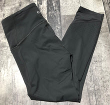 Load image into Gallery viewer, lululemon dark grey cropped leggings - Hers size 6
