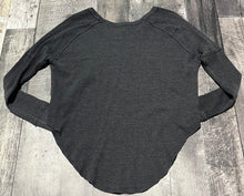 Load image into Gallery viewer, TNA grey long sleeve - Hers size XXS

