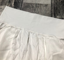 Load image into Gallery viewer, lululemon white high rise pants - Hers size 8
