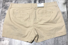 Load image into Gallery viewer, Old Navy beige mid rise shorts - Hers size 10
