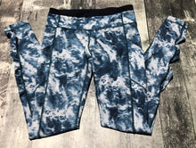 Load image into Gallery viewer, lululemon blue/white leggings - Hers size 6
