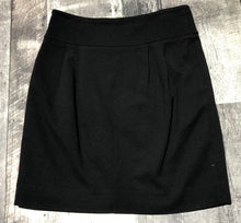 Load image into Gallery viewer, Club Monaco black skirt - Hers size 6
