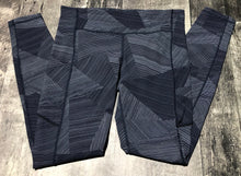 Load image into Gallery viewer, lululemon blue/white low rise leggings - Hers size 8
