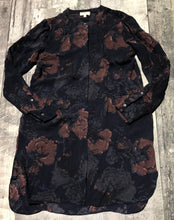 Load image into Gallery viewer, Wilfred navy/burgundy long sleeve 100% silk dress - Hers size XXS
