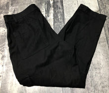 Load image into Gallery viewer, Banana Republic black high rise crop pants - Hers size 6
