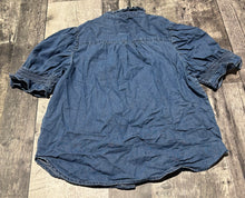 Load image into Gallery viewer, GAP blue button up blouse - Hers size S
