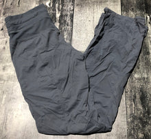 Load image into Gallery viewer, lululemon grey capri pants - Hers size approx S
