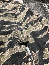 Load image into Gallery viewer, TNA black/beige/green sweater - Hers size S
