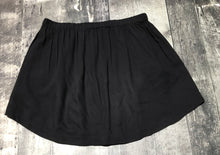 Load image into Gallery viewer, Talula black skirt- Hers size M
